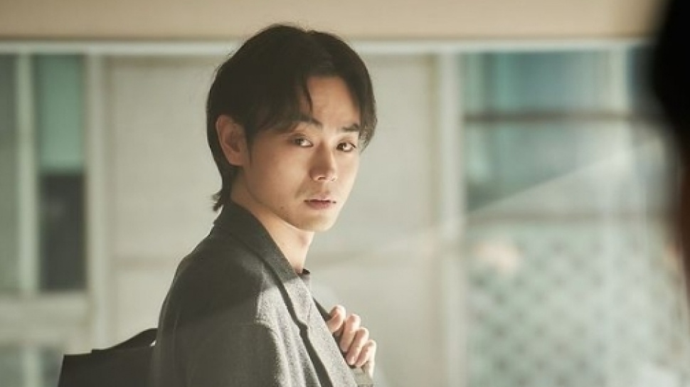 Masaki Suda berperan sebagai Shinichi Izumi di serial Parasyte: The Grey