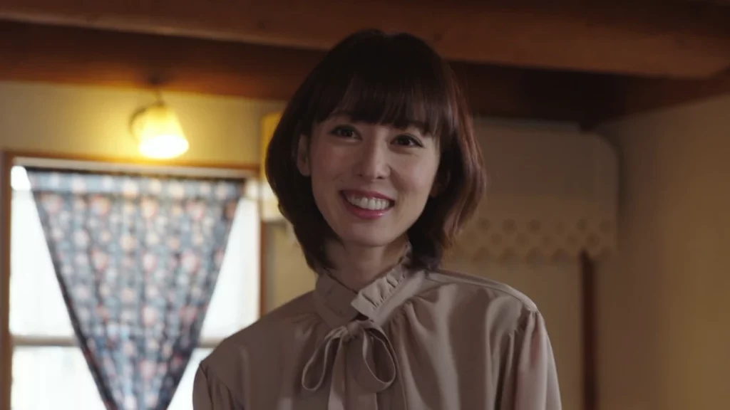 Rina Akiyama yang memerankan Mana Kazaya di Serial Kamen Rider Agito