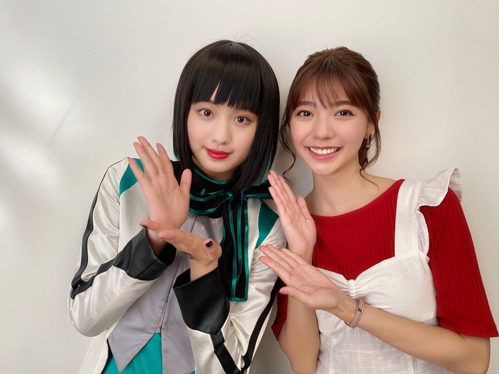 Asuka Kawazu yang berperan sebagai Mei Sudo bersama Noa Tsurushima "Izu"